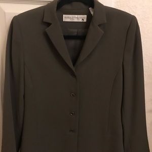 Beautitful Valerie Stevens petites stretch olive green blazer